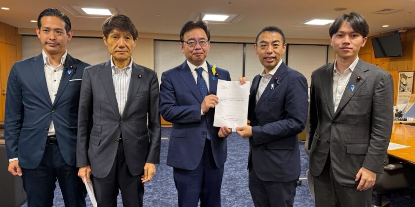 7月2日 ヘルスケアテック議員連盟で取りまとめた提言書を赤澤経済産業大臣、上野厚生労働大臣に手交いただきました。